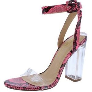 NWOB 𝐎𝐥𝐢𝐯𝐢𝐚 𝐅𝐞𝐫𝐠𝐮𝐬𝐨𝐧 clear toe/block heel